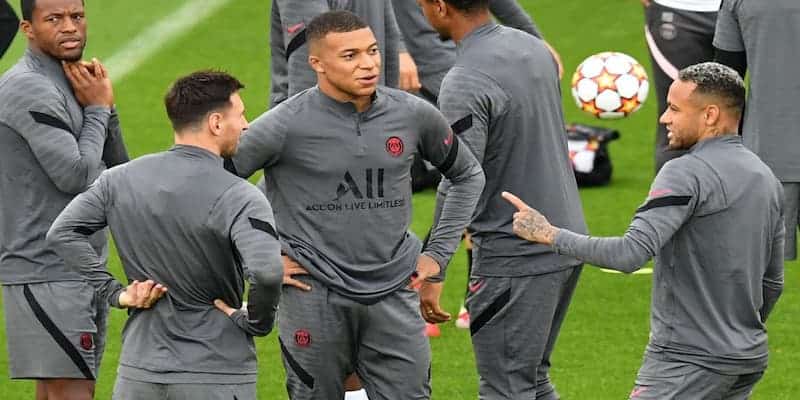 Thực hư tin đồn Mbappe không hài lòng với các đàn anh 